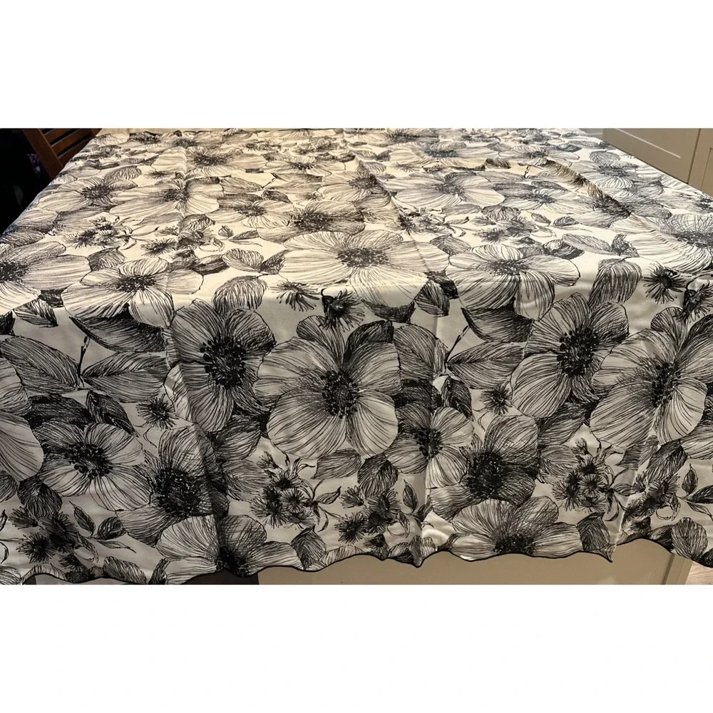Black And White floral tablecloth Poppy 50 x 52 Scalloped Edge